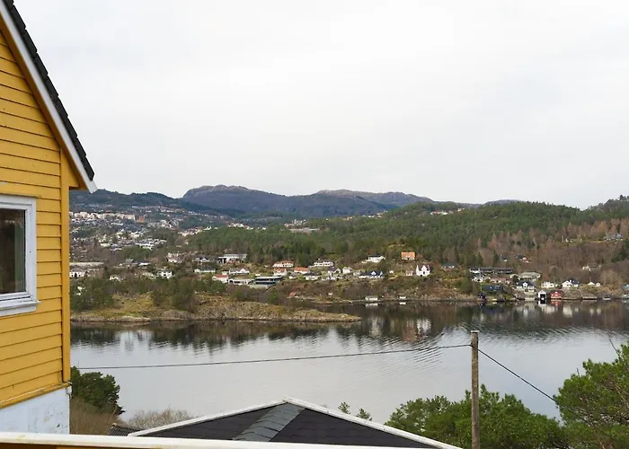 아파트 Small House Close To Nature And *